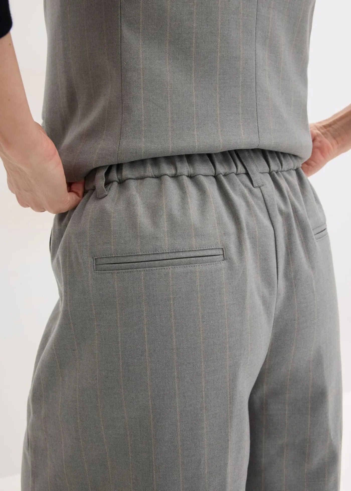 Sale Bermudas de raya diplomática con pinzas Mujer Shorts|Pantalones