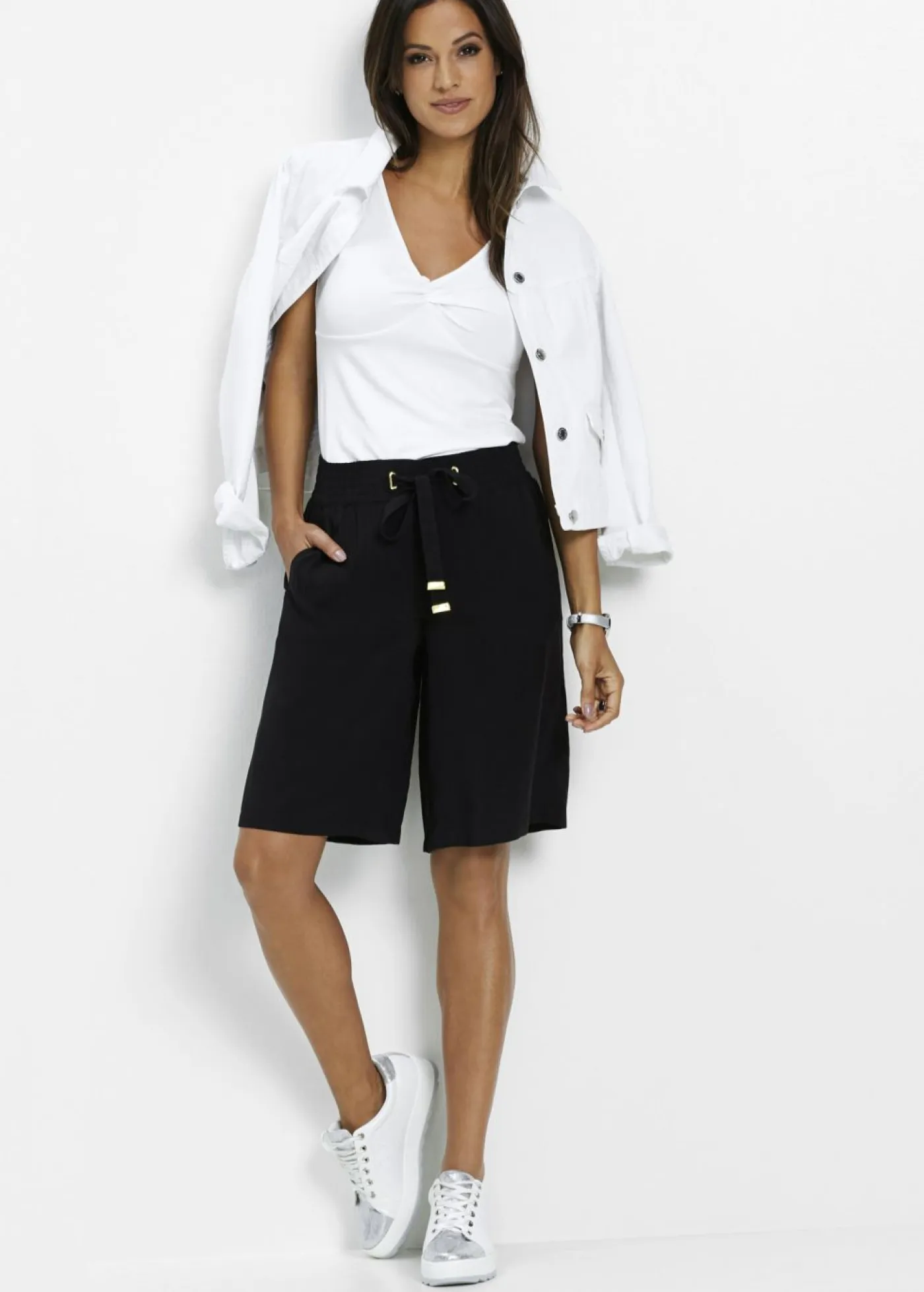 New Bermudas de viscosa con cinturón Mujer Shorts|Pantalones