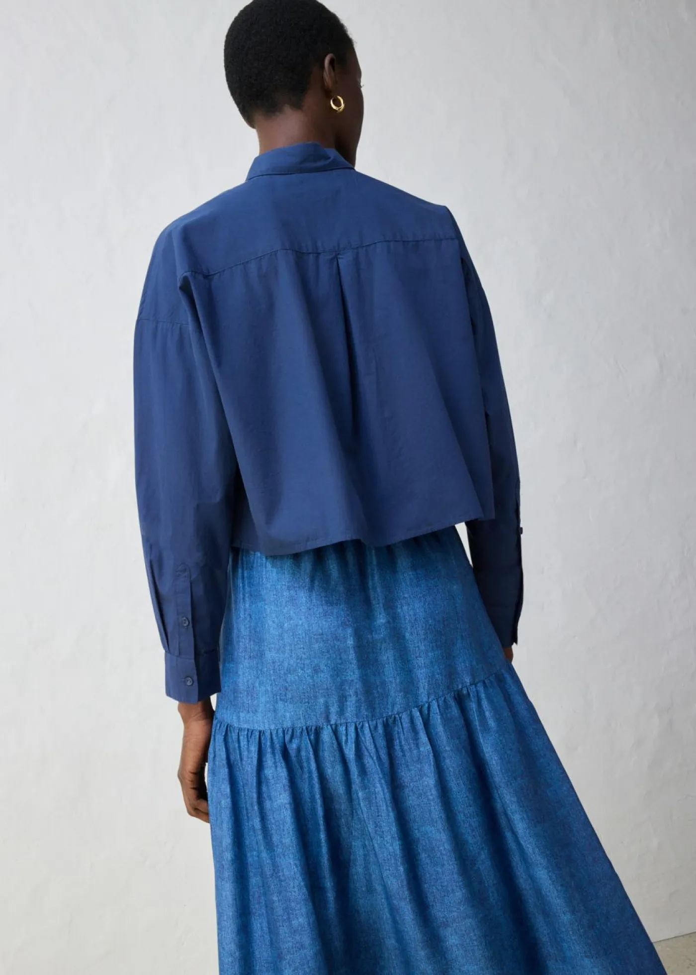Sale Blusa corta oversize con contenido de seda Mujer Camisas Y Blusas