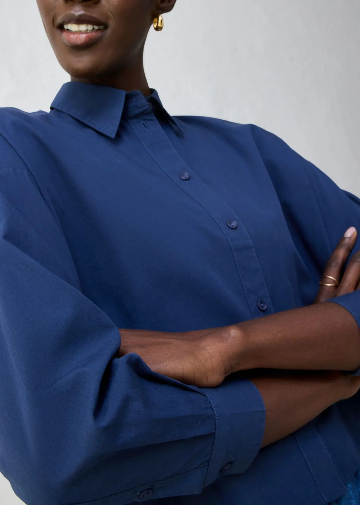 Sale Blusa corta oversize con contenido de seda Mujer Camisas Y Blusas