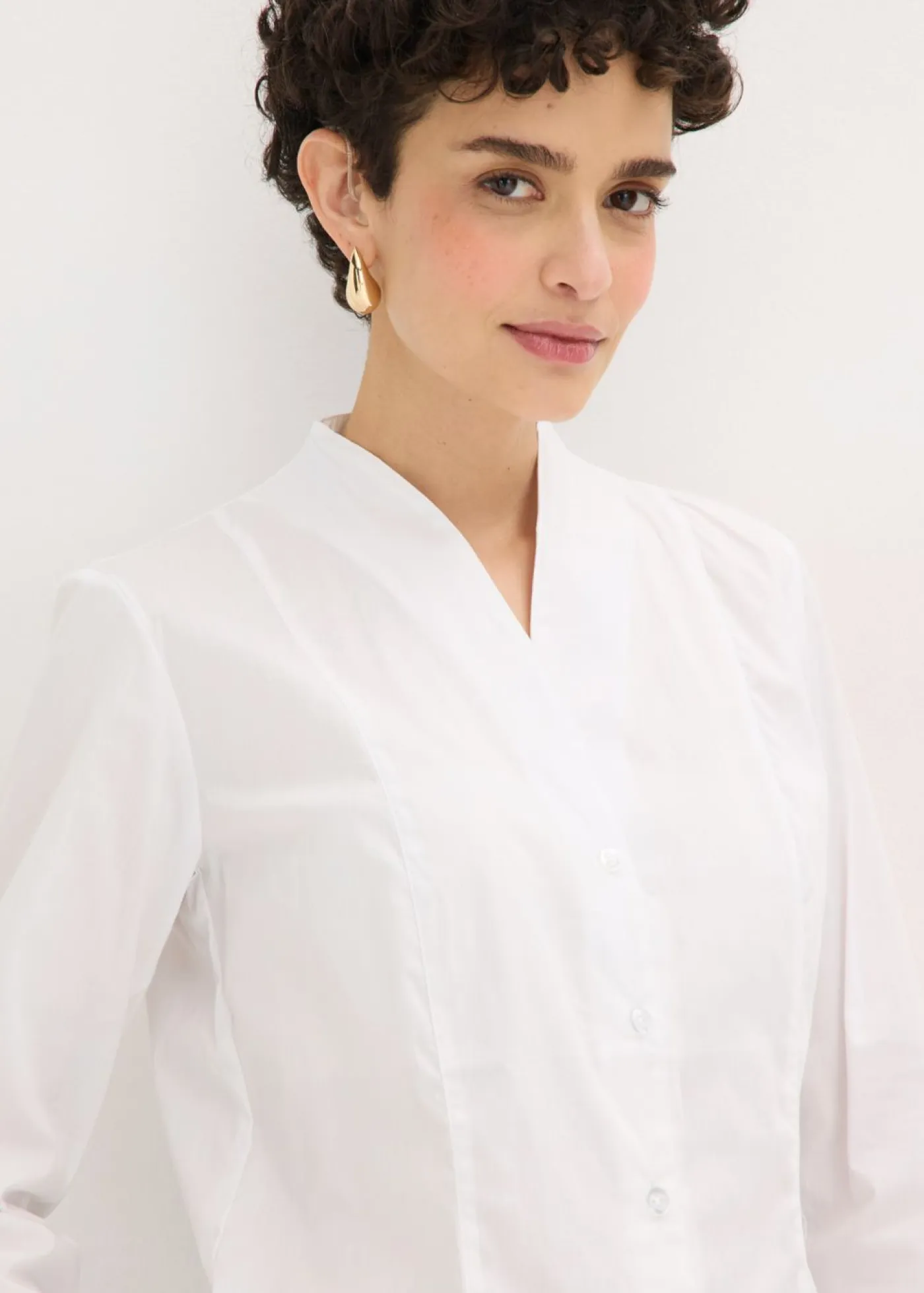 Sale Blusa elástica de popelín con cuello chimenea y ligera transparencia Mujer Camisas Y Blusas