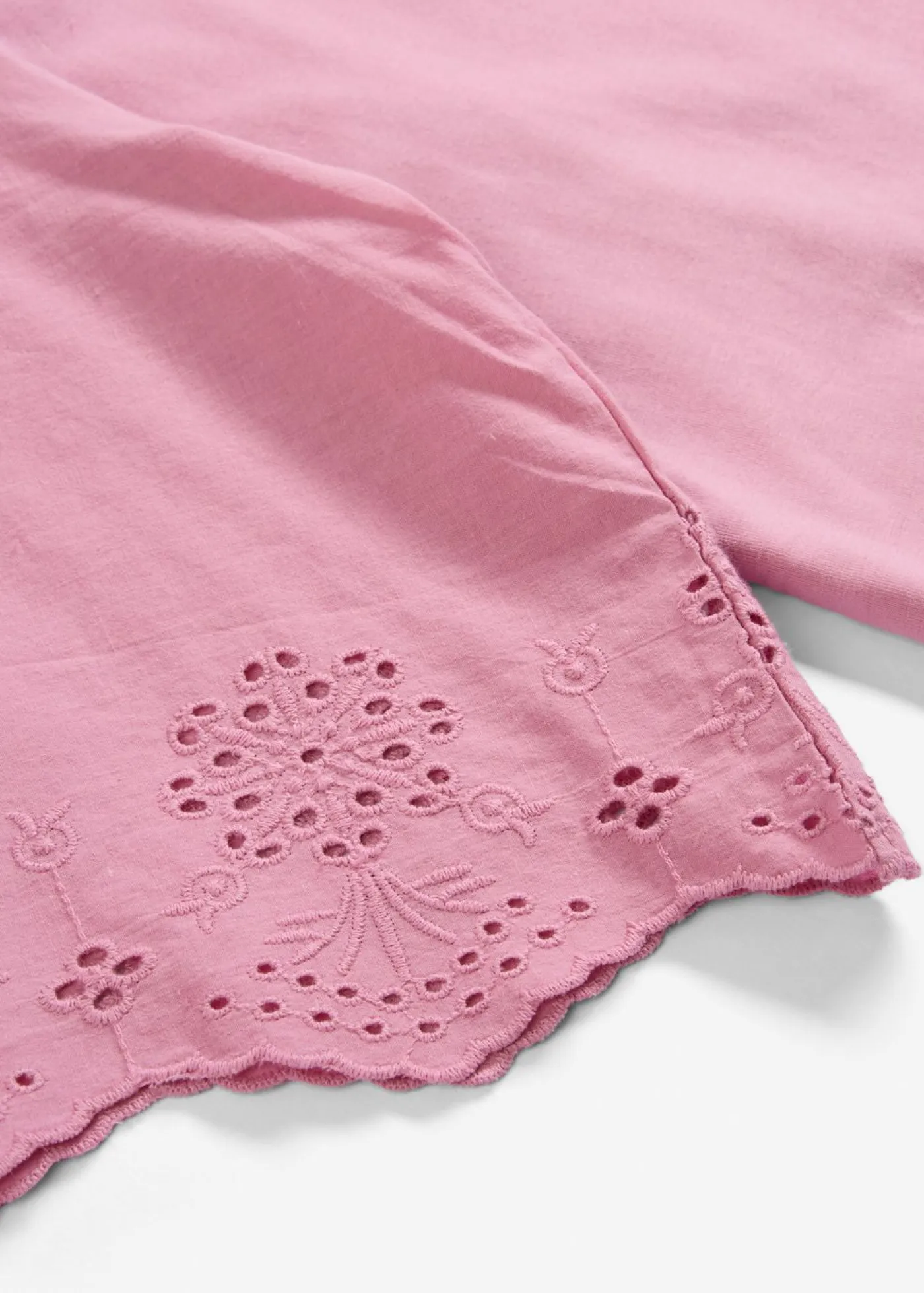 Camiseta con bordado calado Mujer Camisetas|Novedades