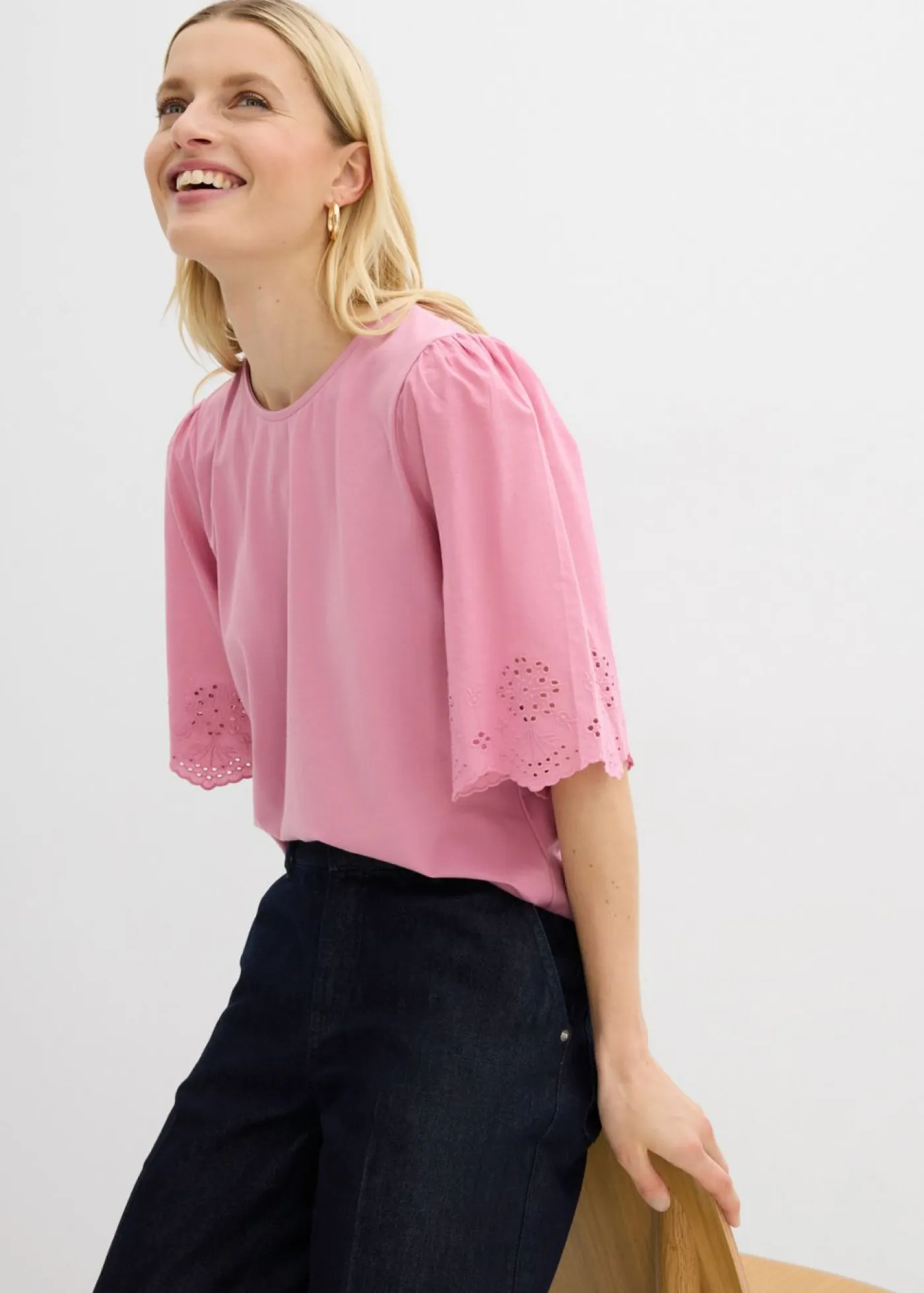 Camiseta con bordado calado Mujer Camisetas|Novedades