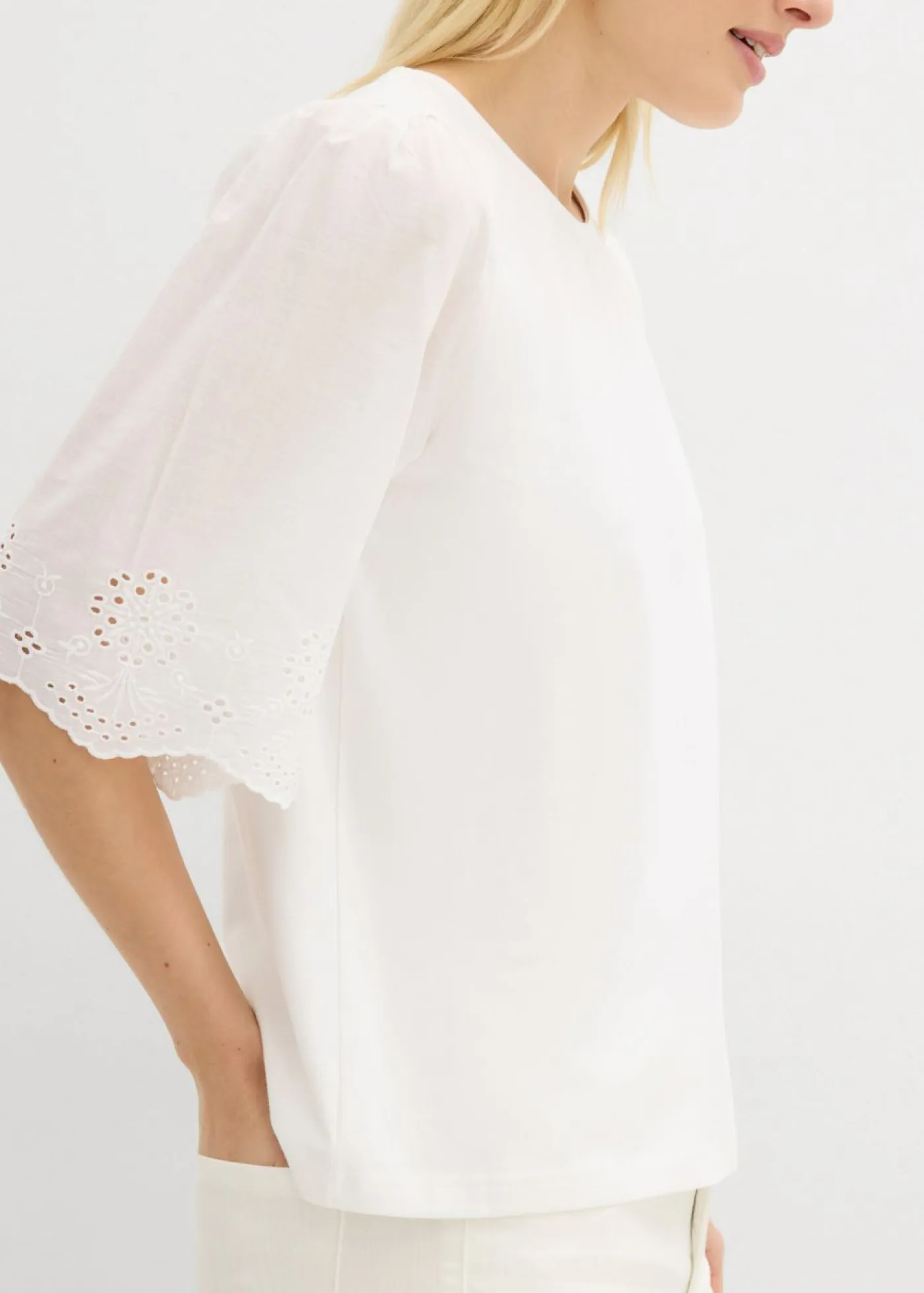 Camiseta con bordado calado Mujer Camisetas|Novedades