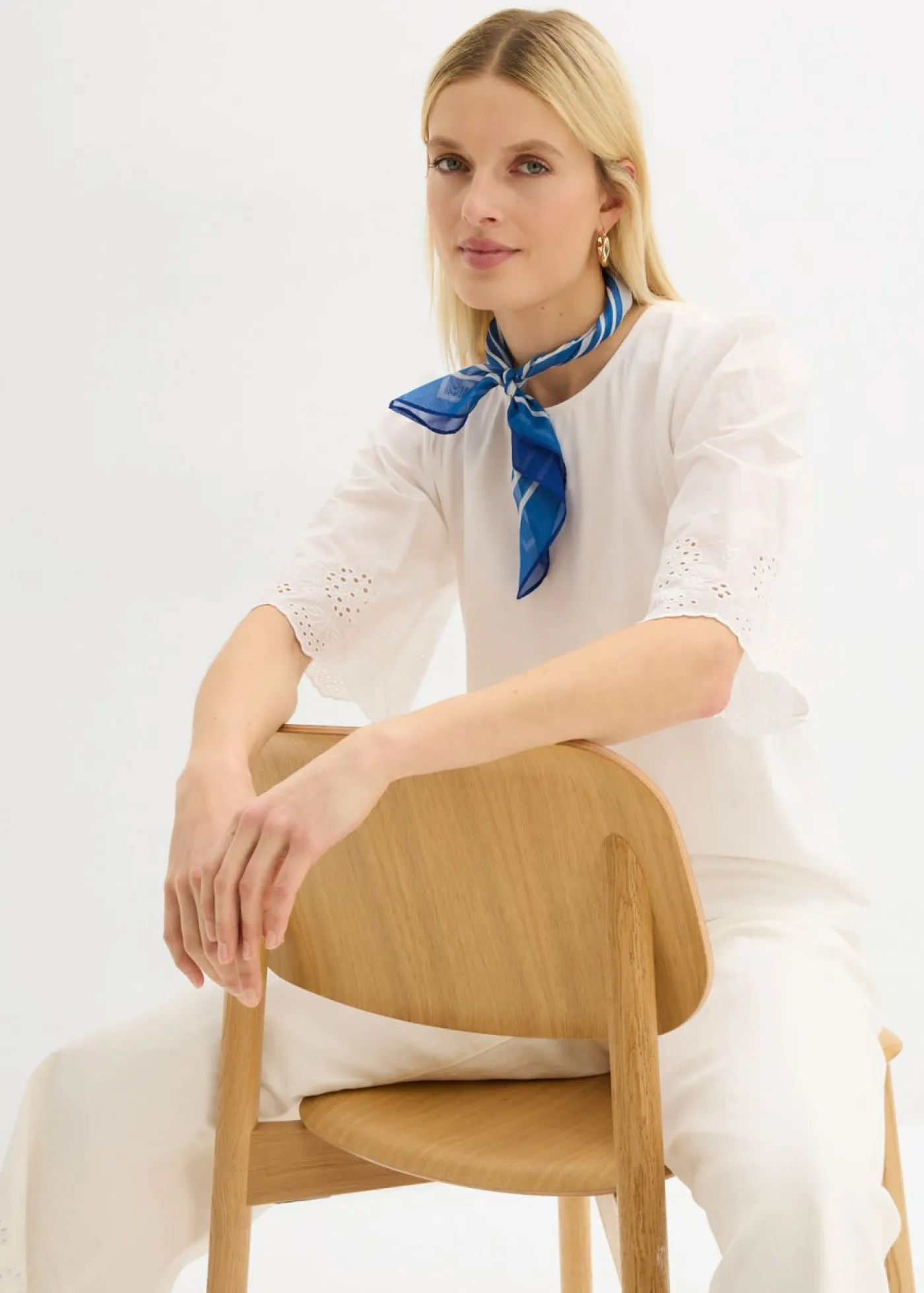 Camiseta con bordado calado Mujer Camisetas|Novedades