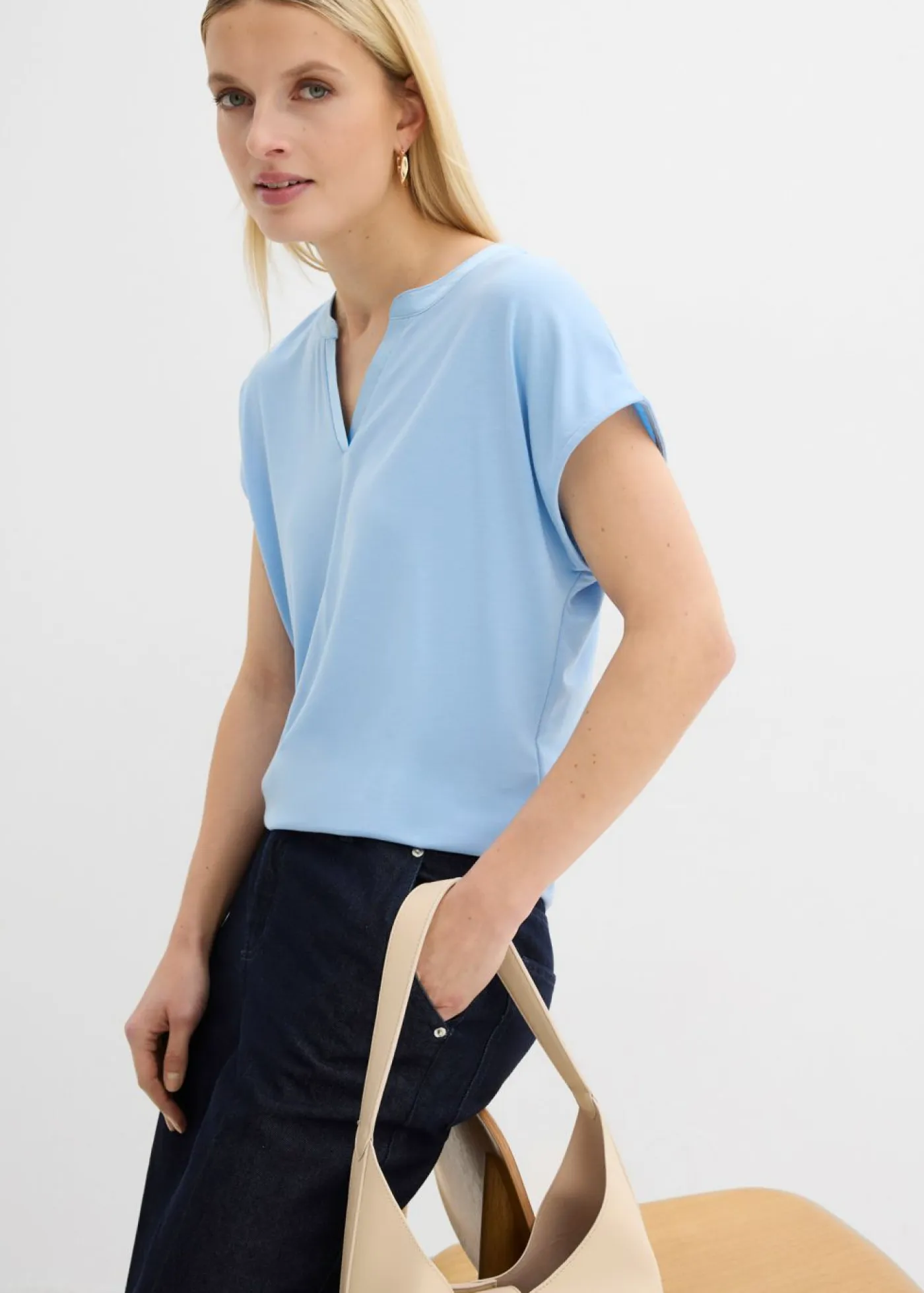 Camiseta con ribete de satén Mujer Camisetas|Novedades