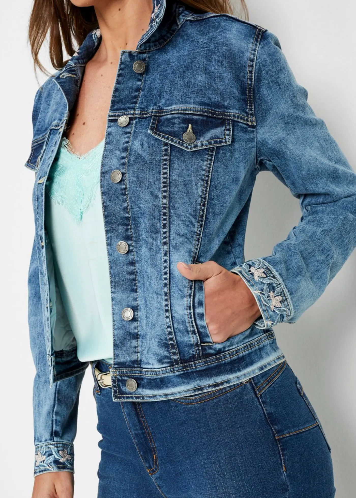 New Cazadora vaquera con bordado Mujer Chaquetas Y Abrigos