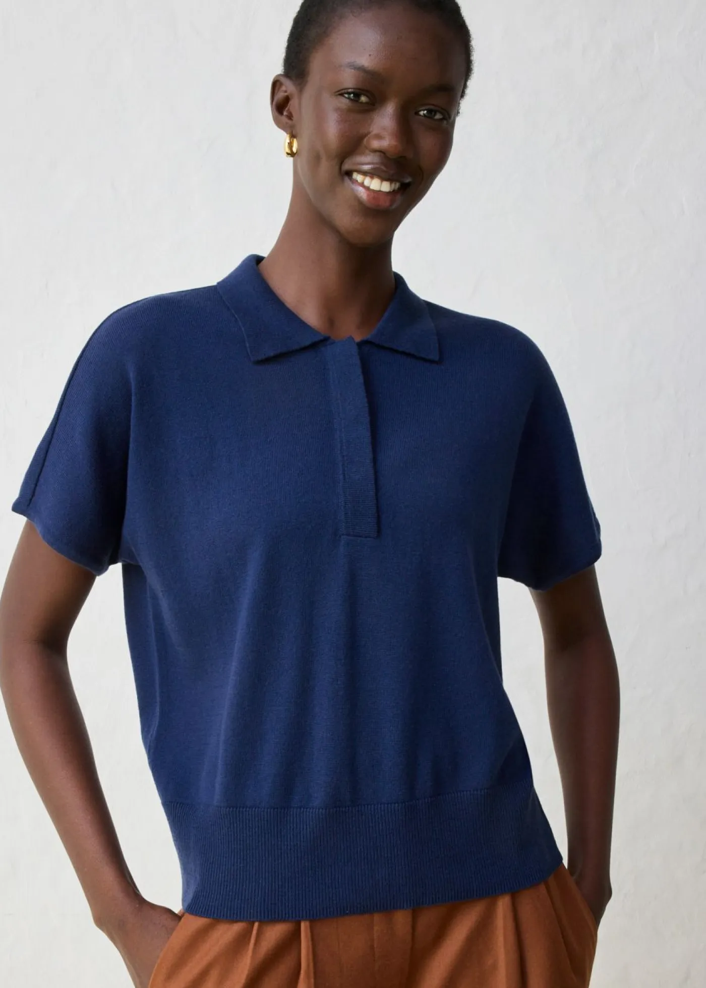 Jersey de punto fino con contenido de seda y cuello tipo polo Mujer Premium|Jerséis