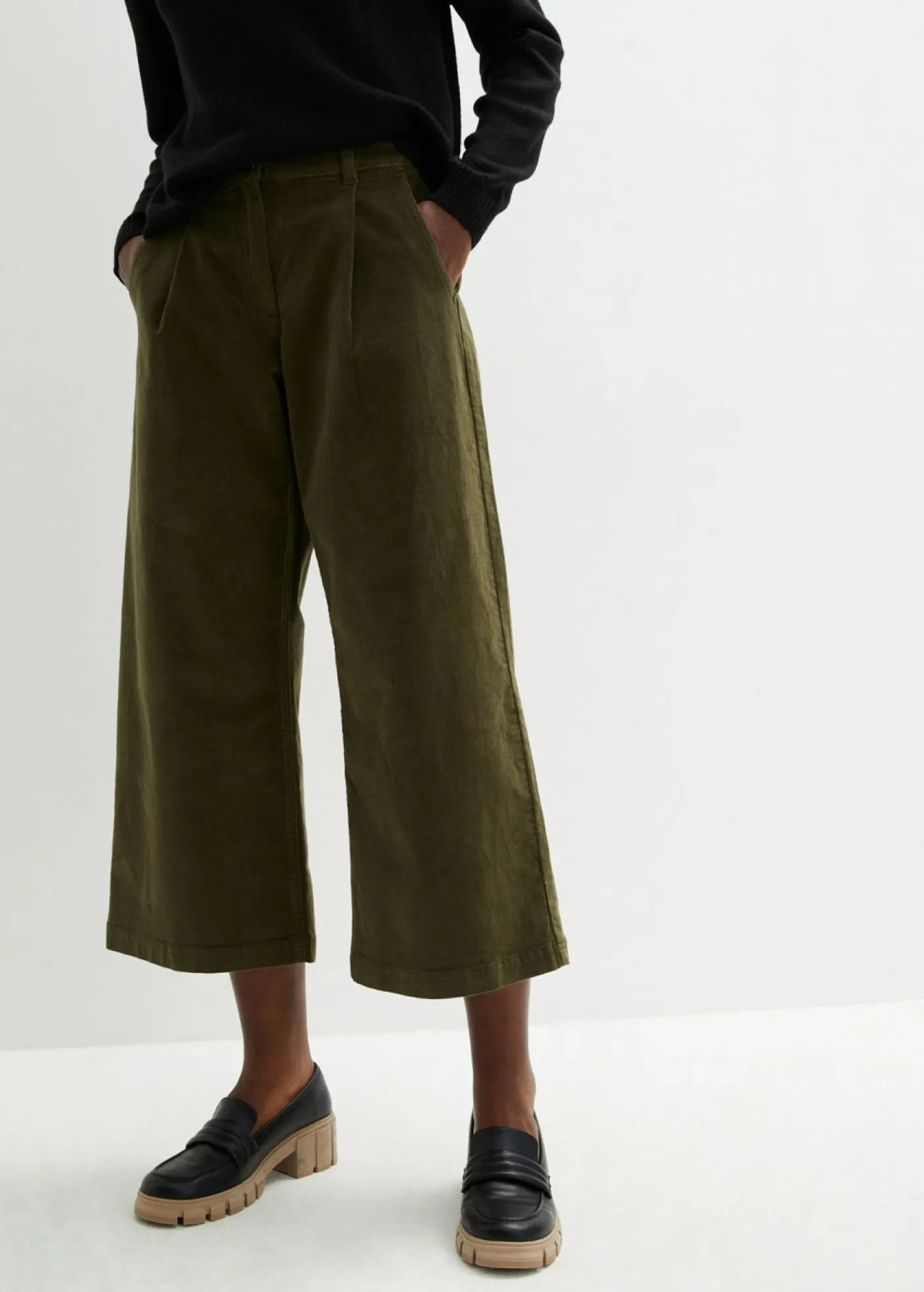 Clearance Pantalón ancho de pana elástica con cintura cómoda high waist, largo 7/8 Mujer Pantalones