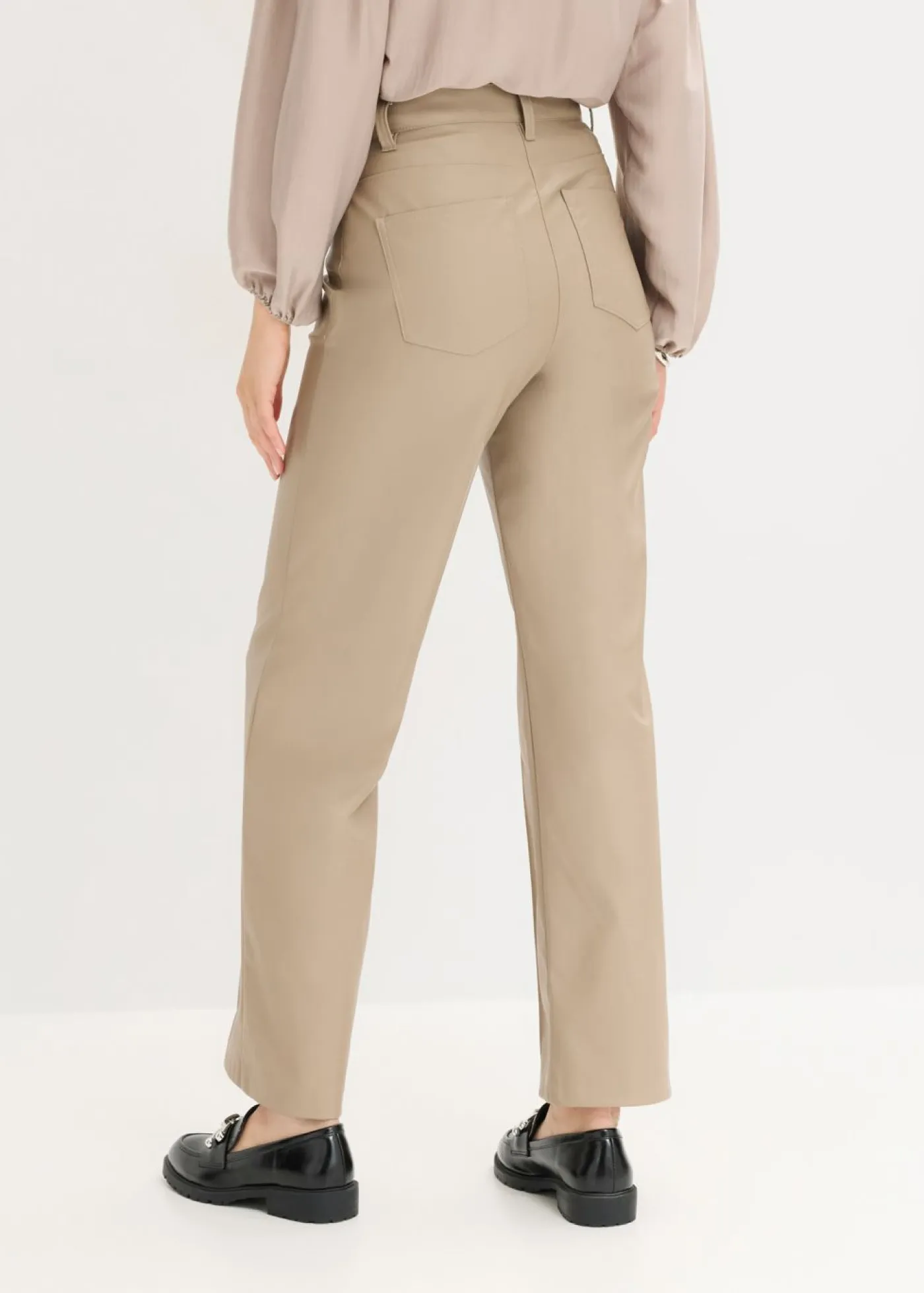 Pantalón con pernera recta de piel sintética con ribete Mujer Pantalones