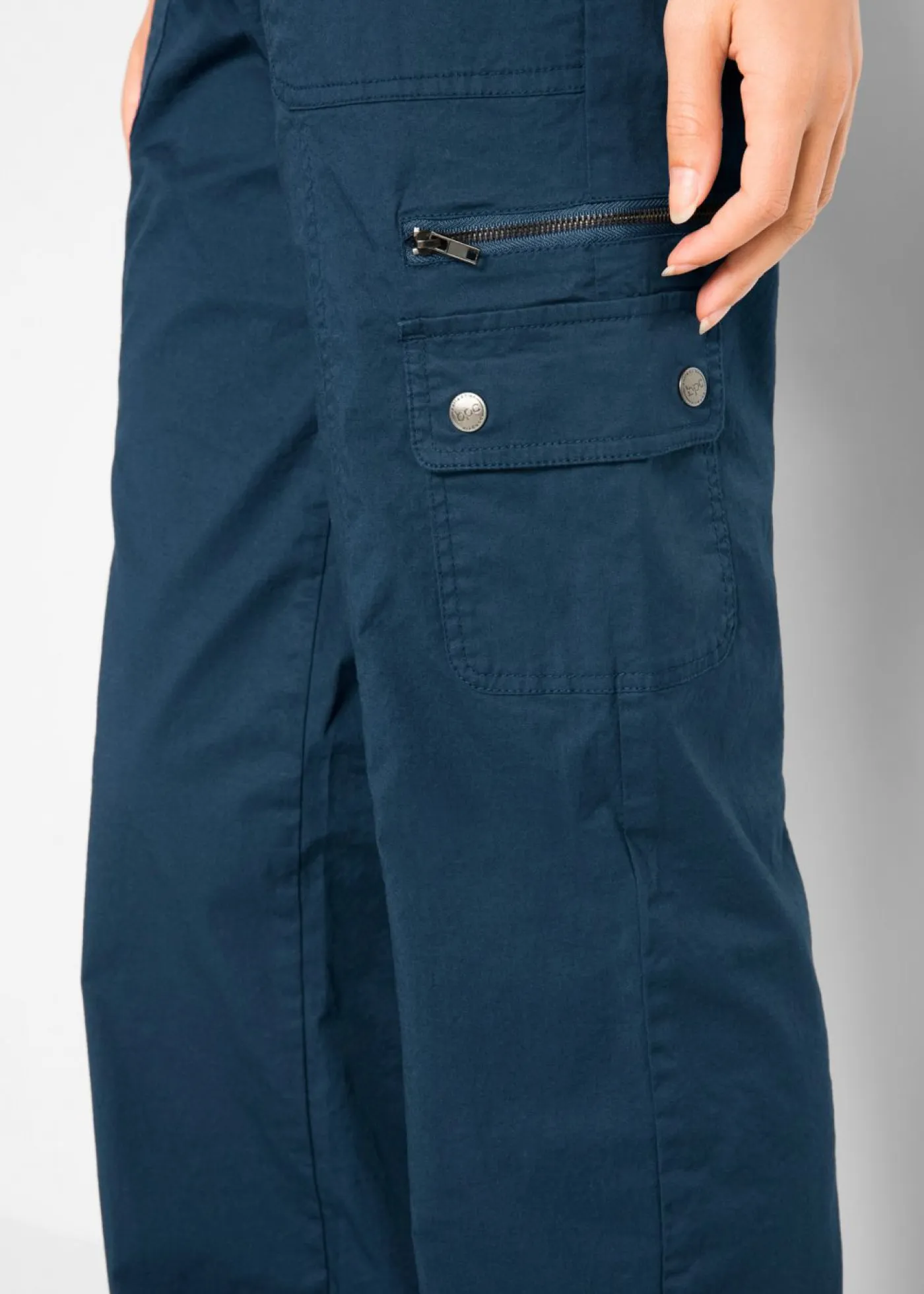 Pantalón tipo cargo de algodón, mid waist Mujer Pantalones