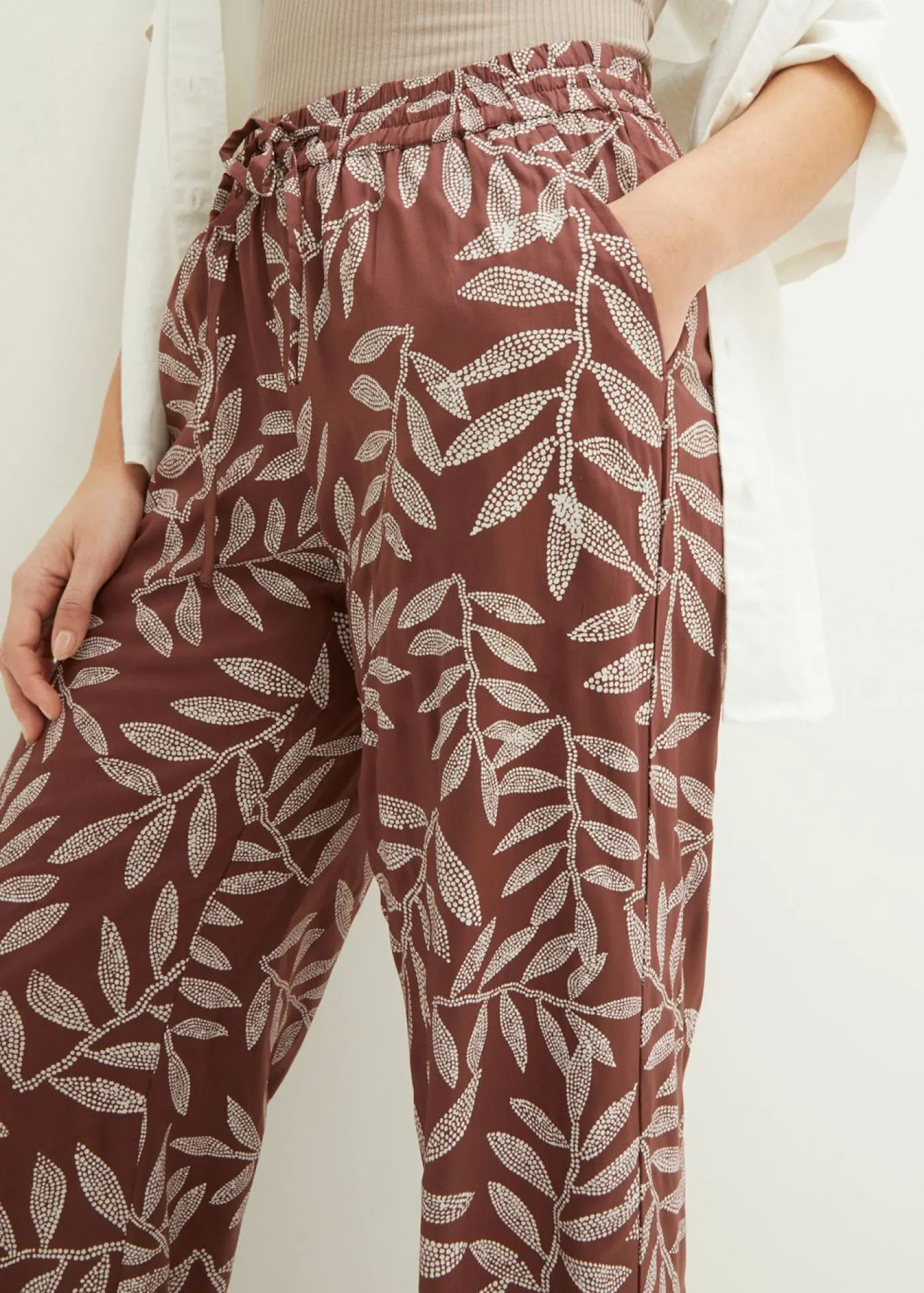 Pantalón tipo palazzo de viscosa sostenible con estampado Mujer Pantalones