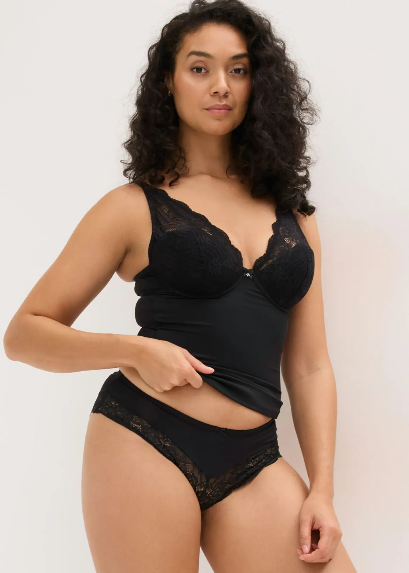 Sujetador tipo top con efecto moldeador medio y encaje Mujer Bodies