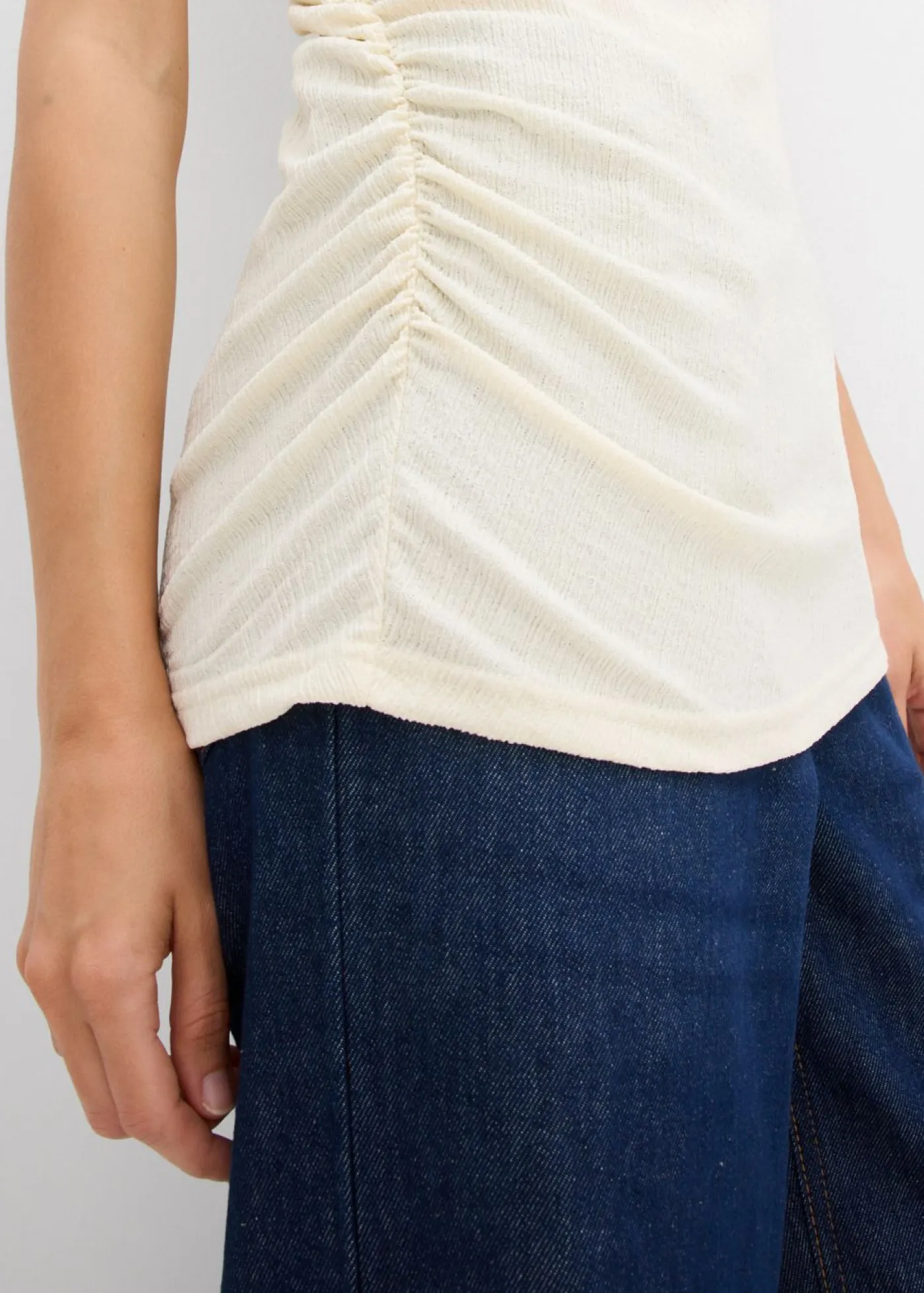Clearance Top asimétrico de crepé ligero Mujer Camisetas