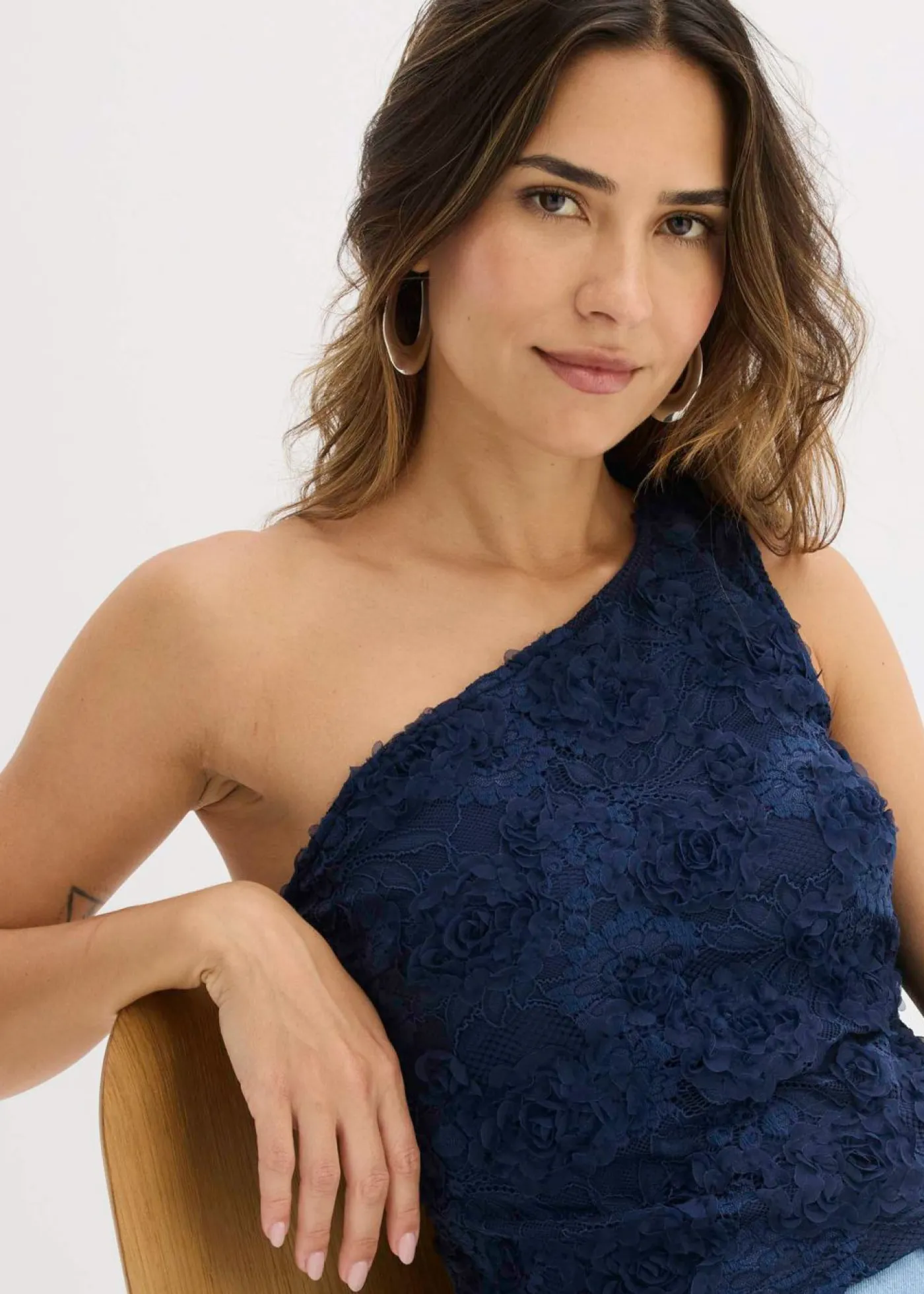 Discount Top con un hombro al descubierto y bordado Mujer Camisetas