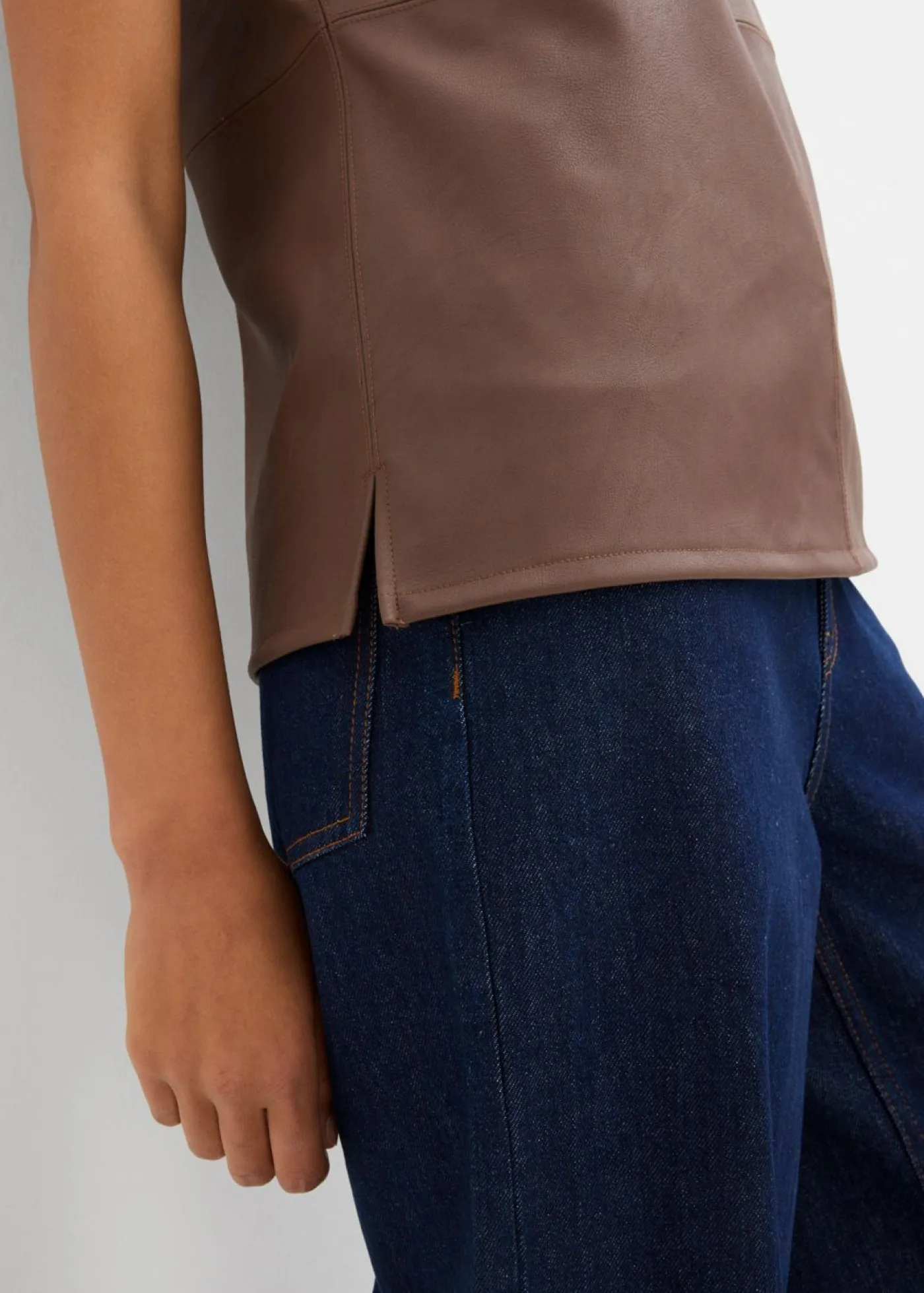 Top de piel sintética Mujer Esenciales|Camisetas
