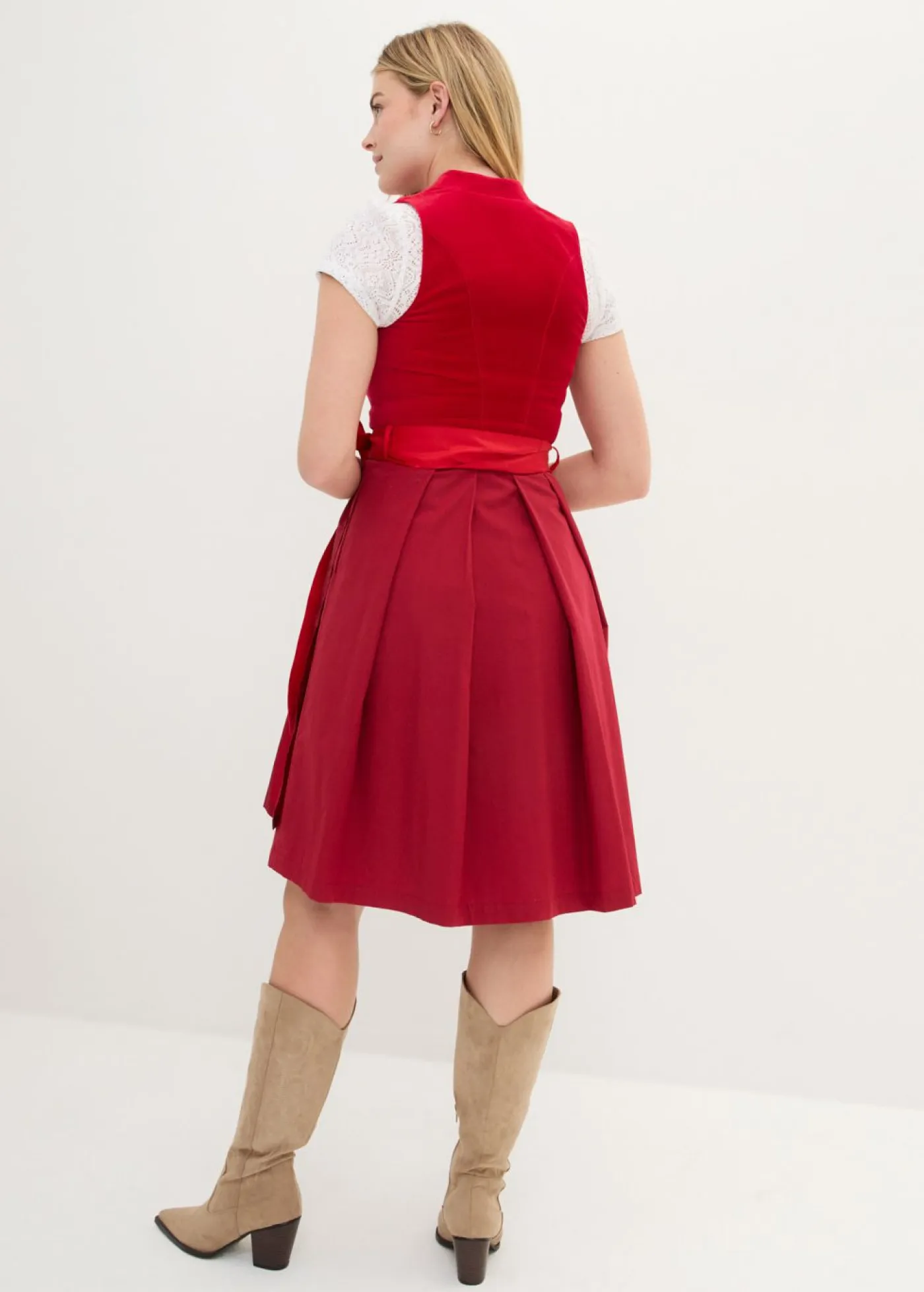 Traje tirolés con corpiño de terciopelo y delantal de satén (2 piezas) Mujer Vestidos