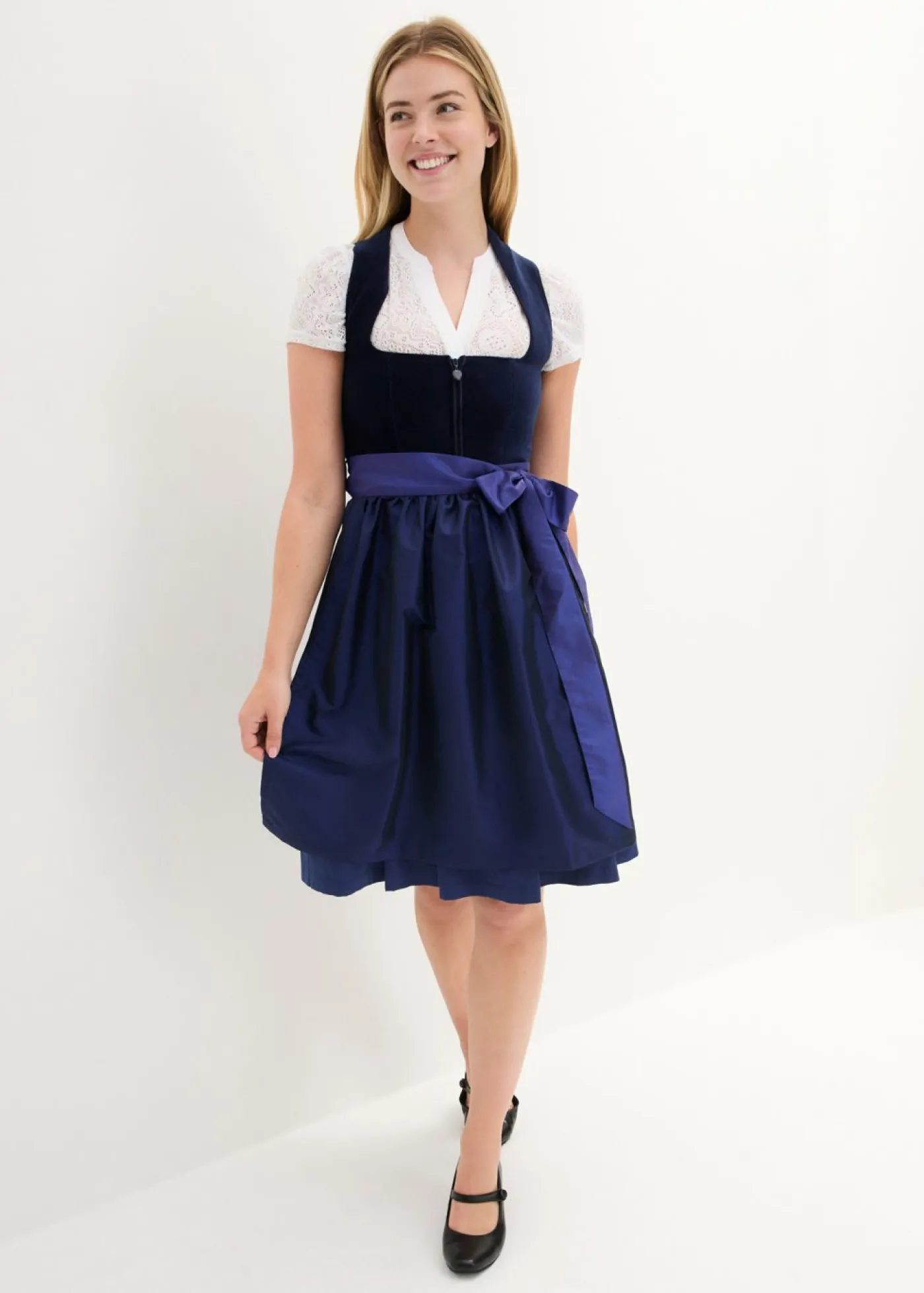 Traje tirolés con corpiño de terciopelo y delantal de satén (2 piezas) Mujer Vestidos