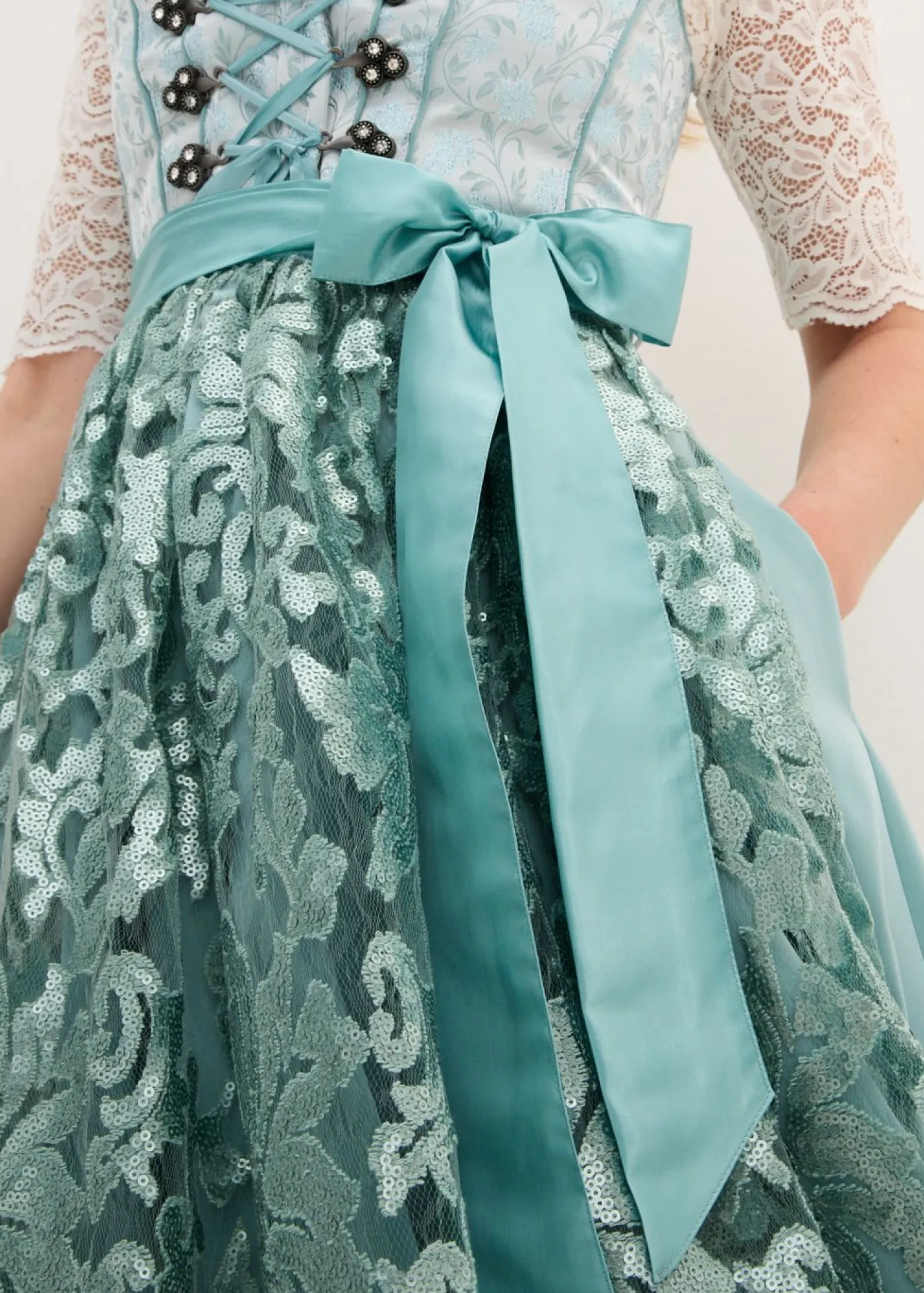 Traje tirolés y delantal (2 piezas) Mujer Vestidos