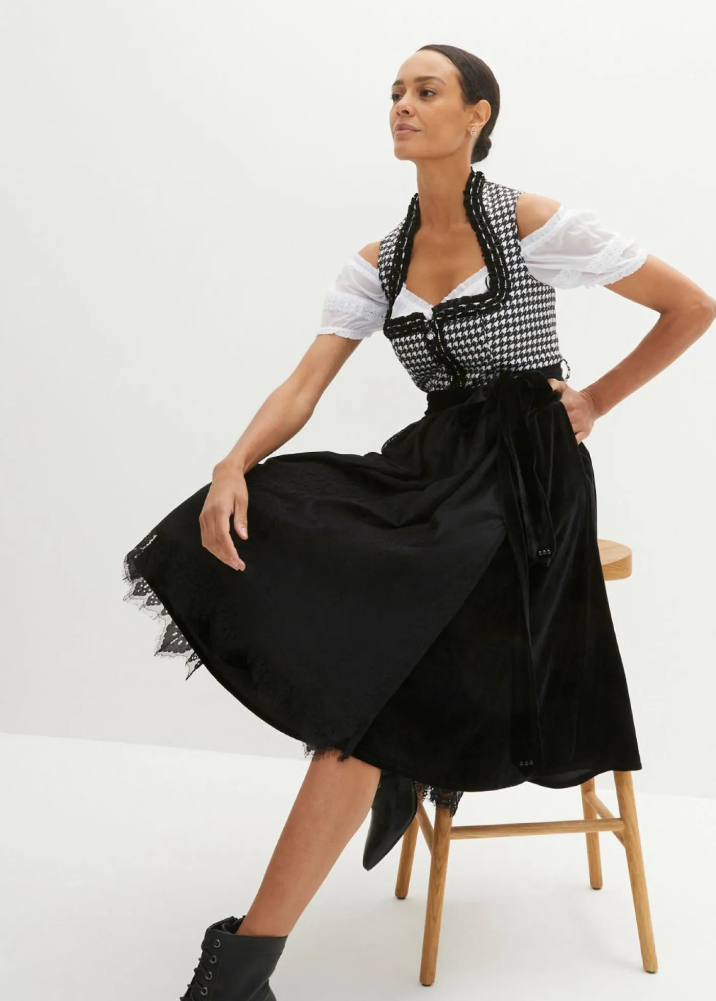 Traje tirolés y delantal (2 piezas) Mujer Vestidos