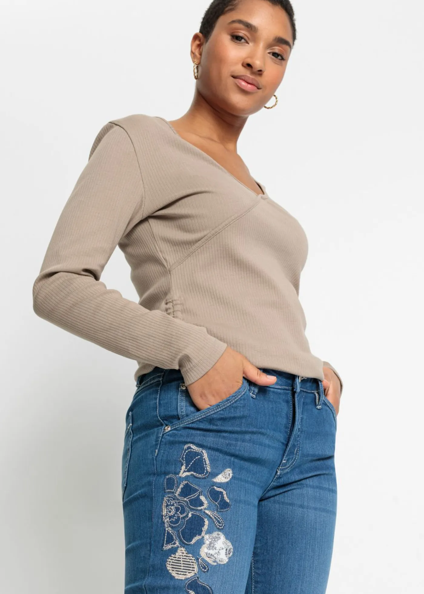 Hot Vaqueros con bordados de flores Mujer Vaqueros