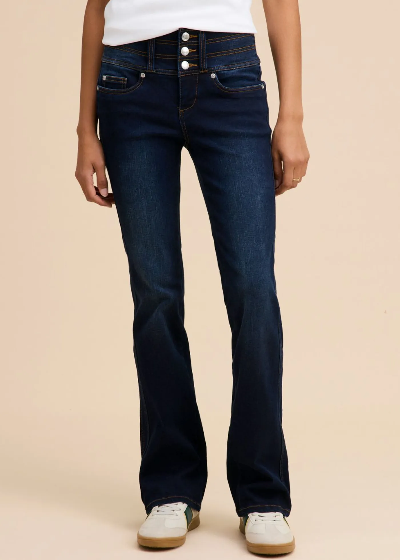 New Vaqueros moldeadores con corte bootcut y talle alto Mujer Tallas Pequeñas