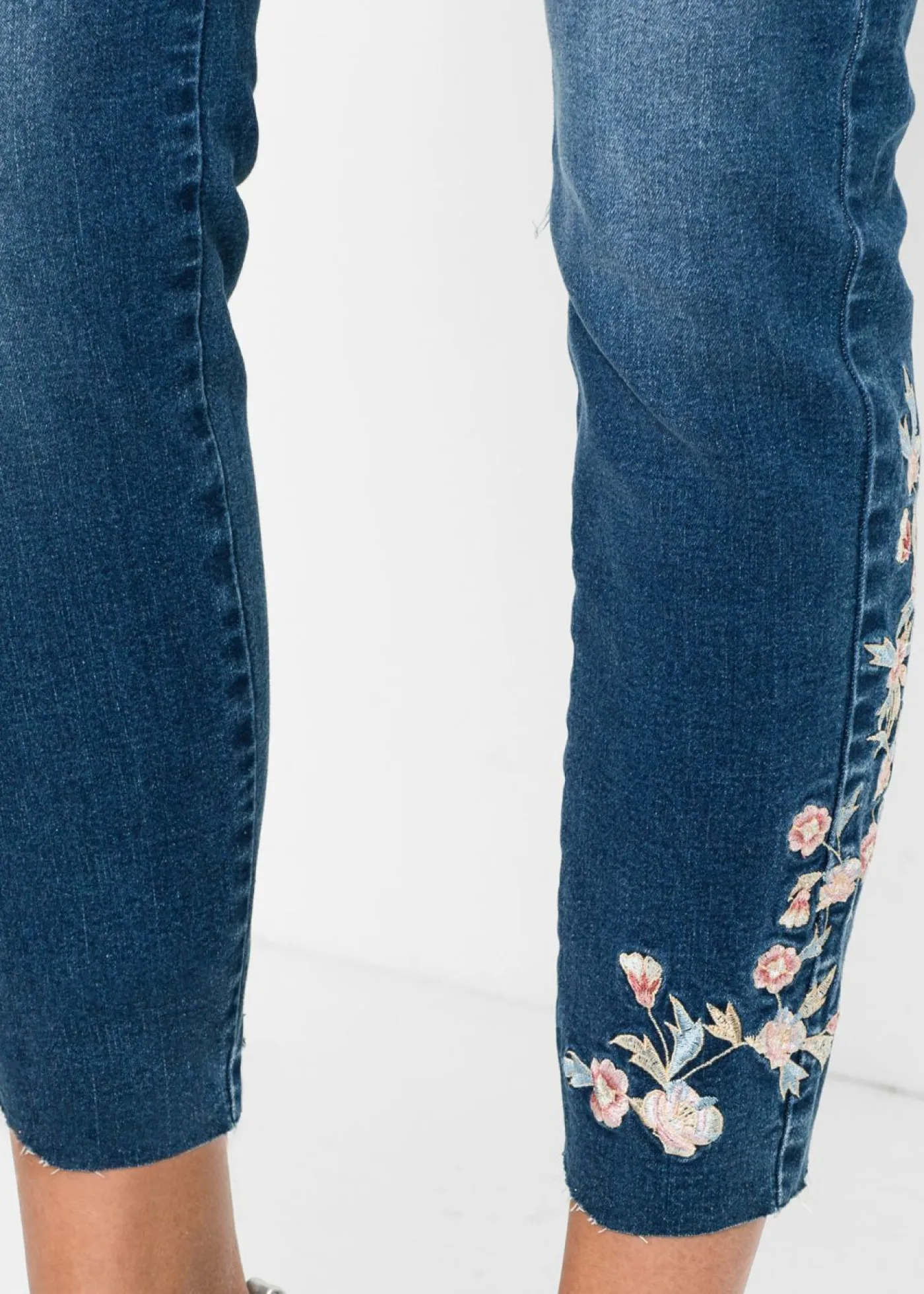 Vaqueros pitillo con largo acortado y talle medio Mujer Vaqueros