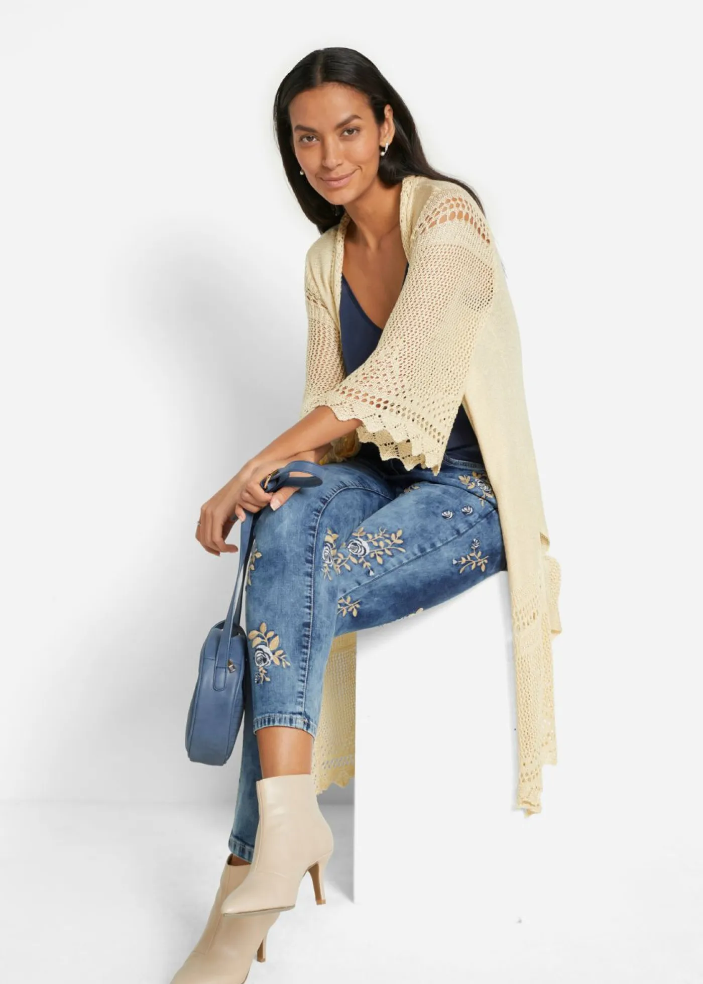 Vaqueros slim fit, con bordado de flores Mujer Vaqueros