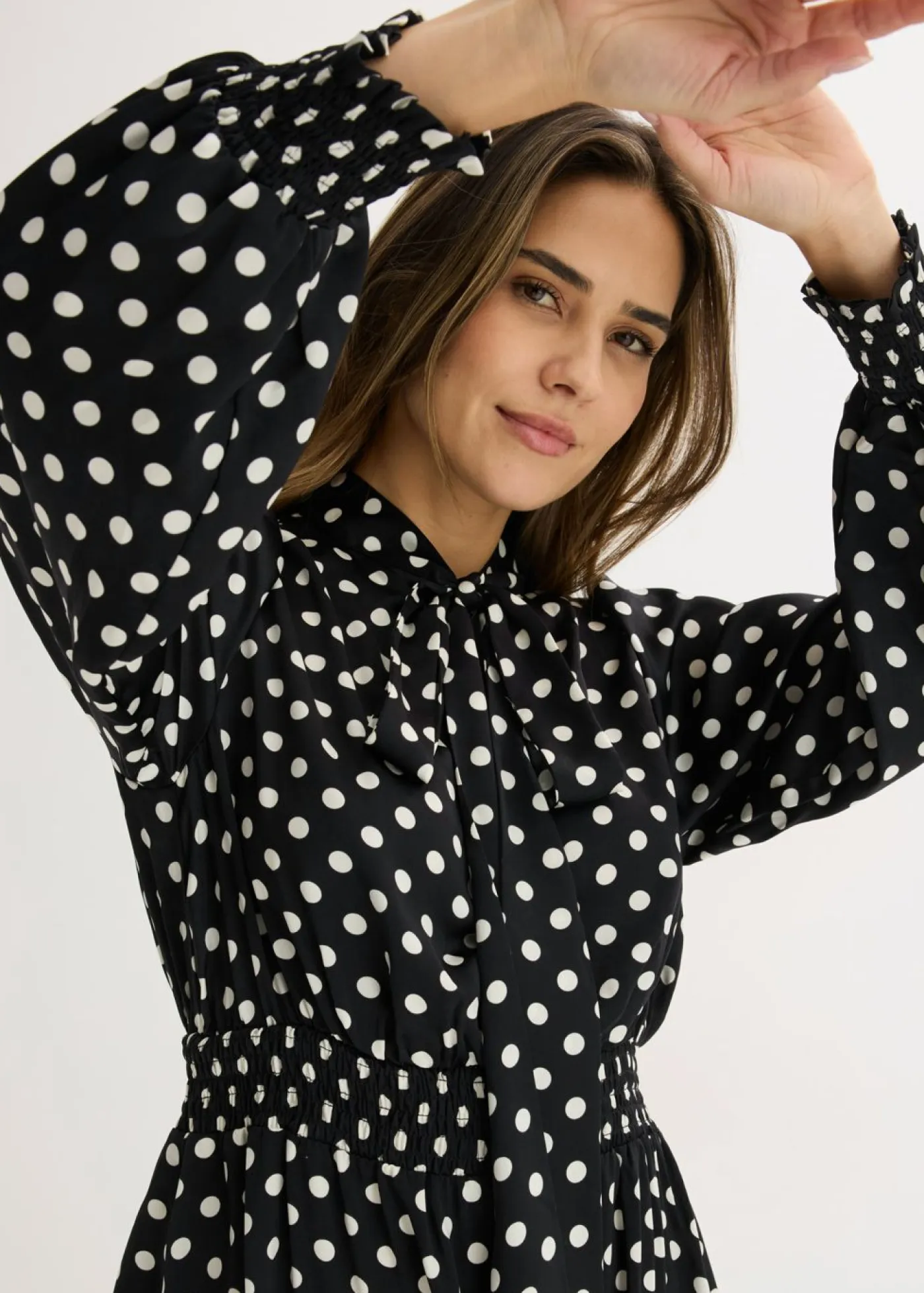Outlet Vestido de satén fluido con lazo en el cuello Mujer Vestidos